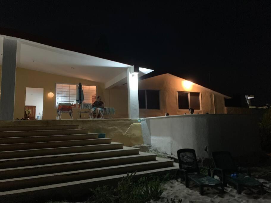 Villa La Casa Amarilla Frente Al Mar Chelem Exterior foto